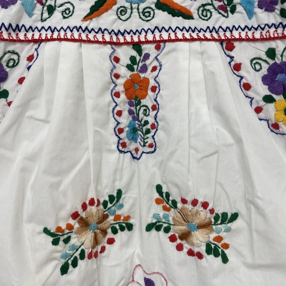 Vtg Girls Mexican Dress Embroidered Floral‎ Pleated Round Neck Short Sleeve Boho